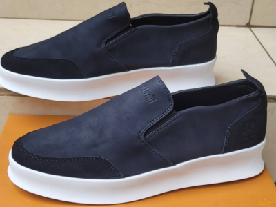 Tennis shoes