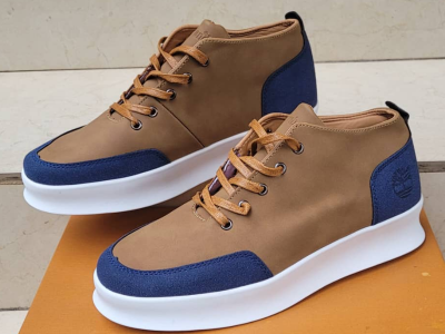 Tennis shoes