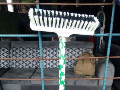 Floor brush