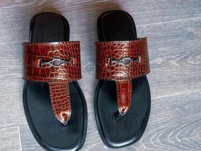 Croco leather slippers