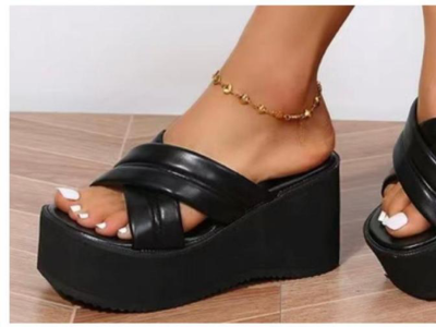 Wage heel slippers