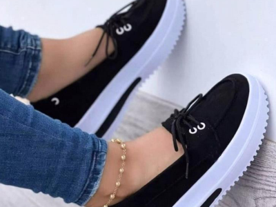 Tennis shoes