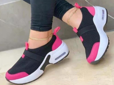 Tennis shoes