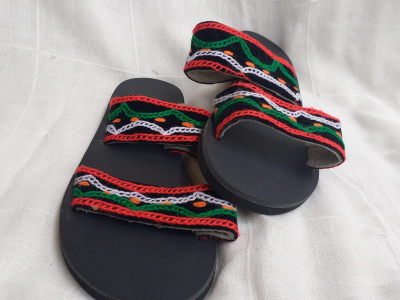 Female toghu slippers