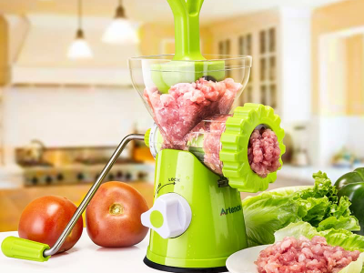 Manual meat grinder