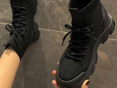 Black unisex boots