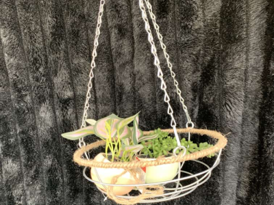Pour accroché  la fleur  pour haut Avec  3 petit  pots de fleurs
