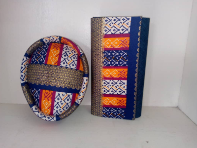 Chapeau toque et pochette en tissu woodin