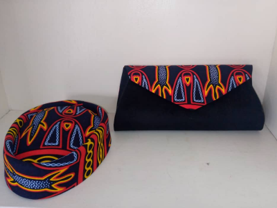 Chapeau toque et pochette en tissu toghu