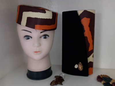 Chapeau toque et pochette en bogolan
