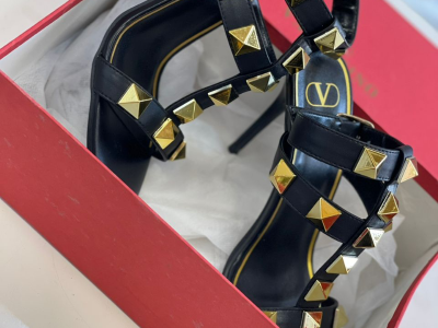 High heel sandals