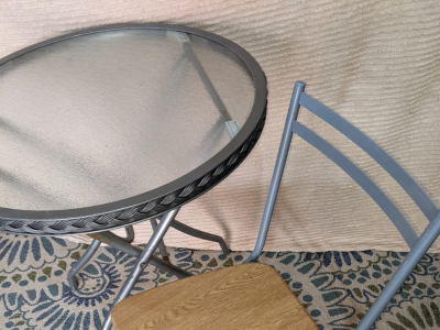 Chaise et table