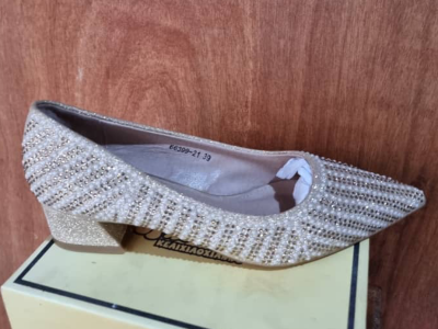Medium Heel Covered Shoe