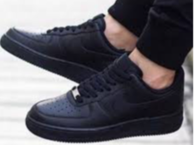 Tennis shoes