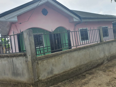 *BEAUTIFUL THREE BEDROOMS FENCED APARTMENT BESIDES PRESBYTERIAN CHURCH BOKWAI SOME 130 METERS FROM THE MAIN TAR FOR SALE*.