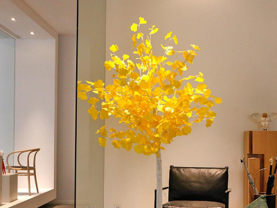 Arbre de décoration doré
