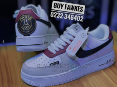 Sneakers shoes