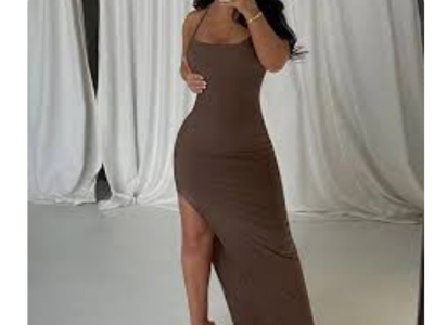 woman sleeveless casual wear