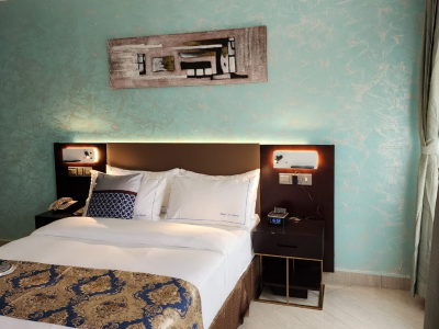 Luxurious Hotel Room