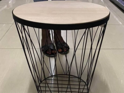 Round modern coffee side/center table