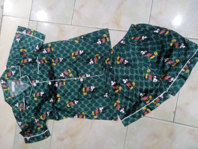 Pajamas (night wear)