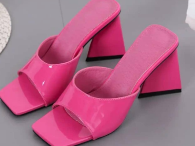 Female fashion slippers