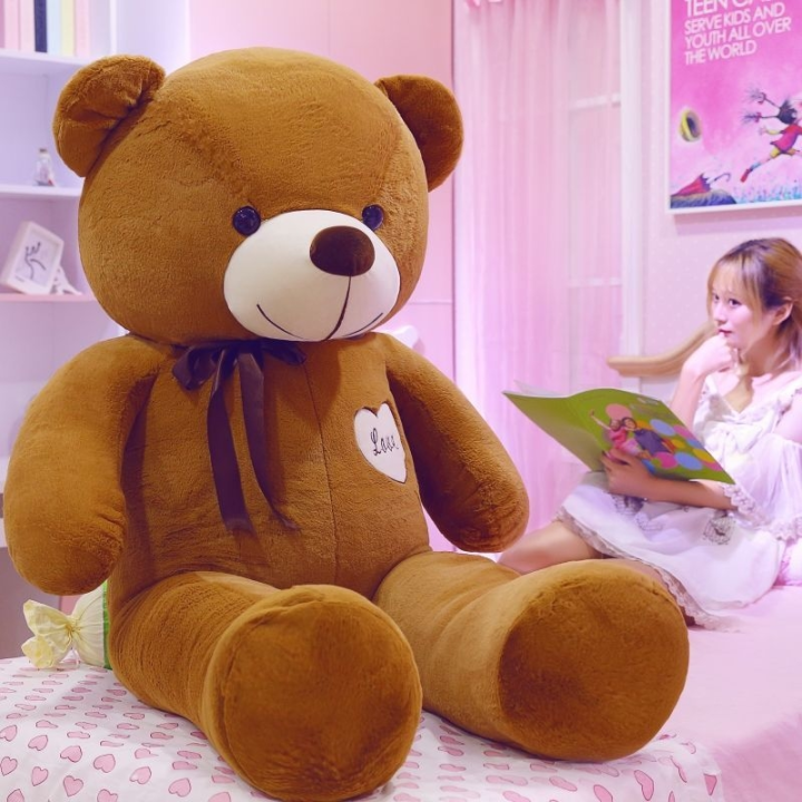 Brown teddy bear