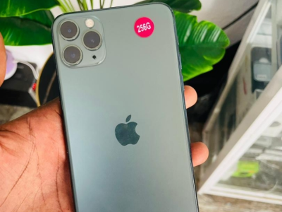 iPhone 11pm 256g 93% 310k