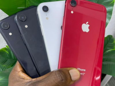 iPhone XR 64g 140k each
