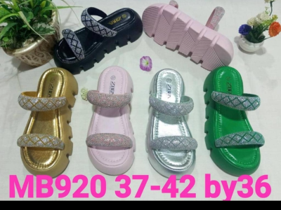 Female fashion slippers