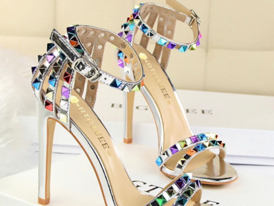 Silver unique heels 15,000frs