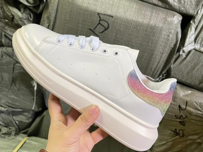 Sneakers/ Tennis