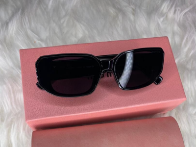 Prada Shades / Frames ?