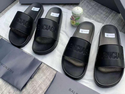 Male leather slippers