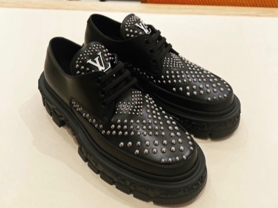 Modern shoes