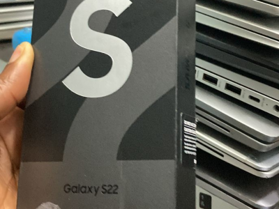 SAMSUNG GALAXY S22