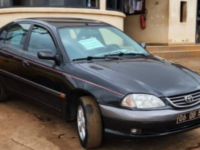 toyota avensis 2002