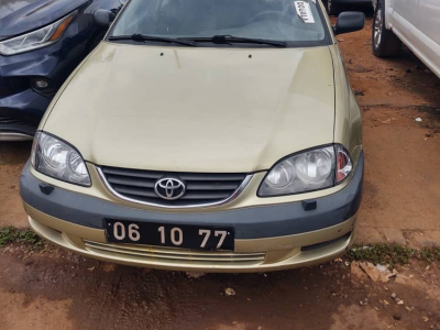 TOYOTA avensis 2000