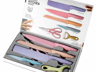 Set of kitchen knives
