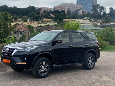 TOYOTA FORTUNER 2017