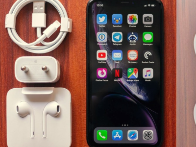 iPhone XR	64GB