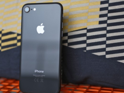 iPhone 8	128GB