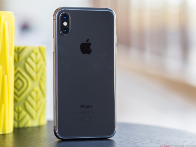 iPhone XS	64GB