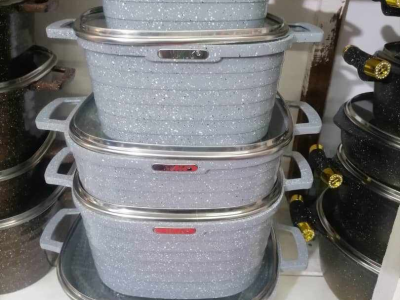 set of pots