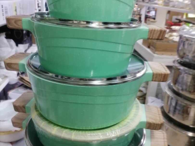 set of pots