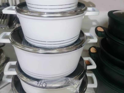 set of pots