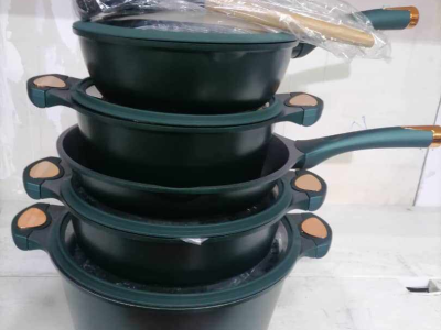 set of pots