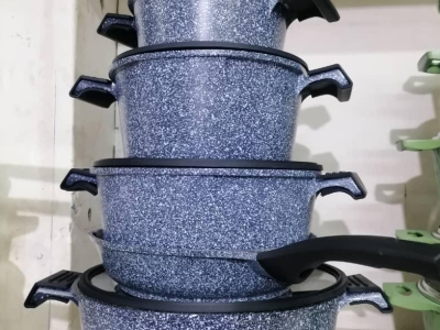 Set of pots