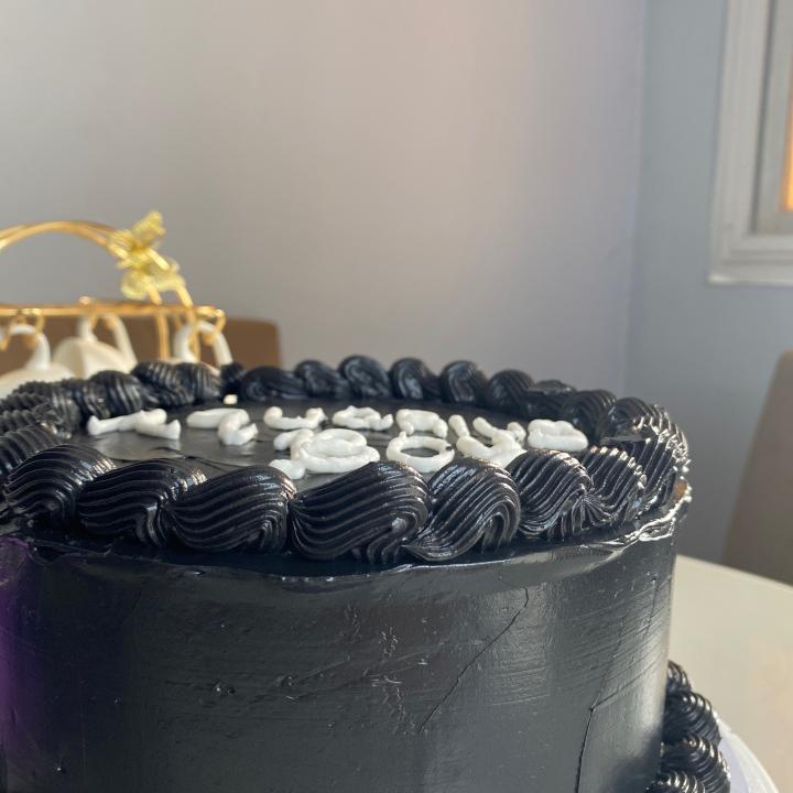 Birthday cake🖤