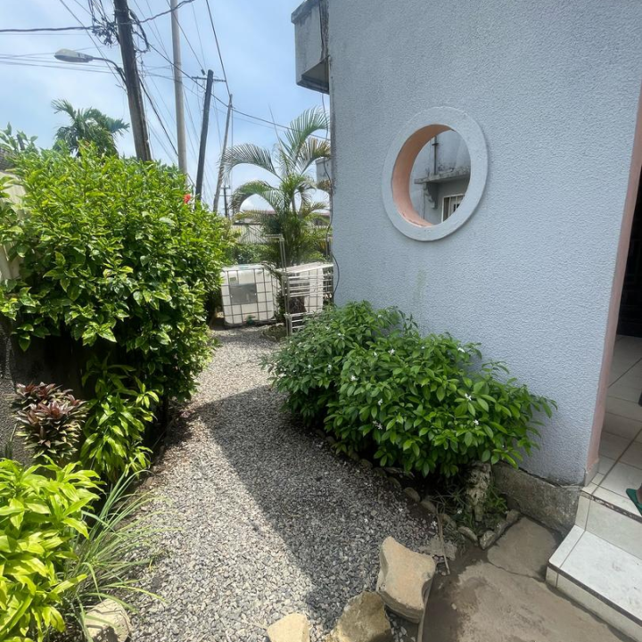 villa a louer bonamoussadi 3 chambres  200000*5
